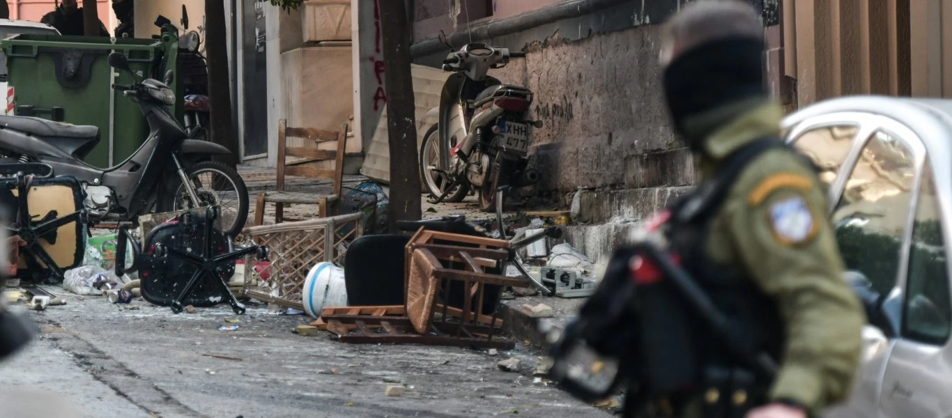 Επεισόδια και συλλήψεις στο Κουκάκι - Ολοκληρώθηκε η επιχείρηση της ΕΛ.ΑΣ.! (upd)
